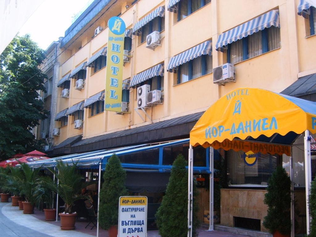 Yor-Daniel Hotel Pazardzhik Exterior photo