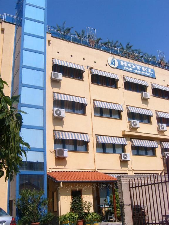 Yor-Daniel Hotel Pazardzhik Exterior photo