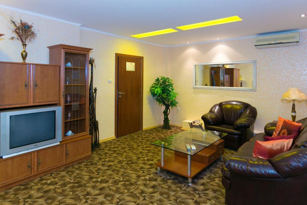 Yor-Daniel Hotel Pazardzhik Exterior photo