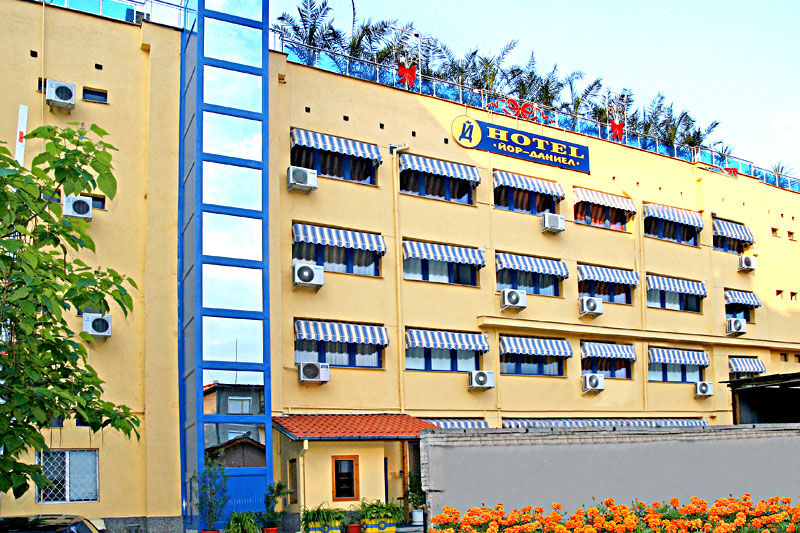 Yor-Daniel Hotel Pazardzhik Exterior photo